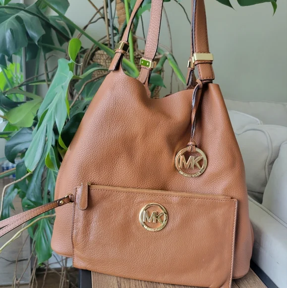 🌿 Michael Kors Cognac Reversible Pebble Leather/suade bag with pouch - Picture 1 of 15